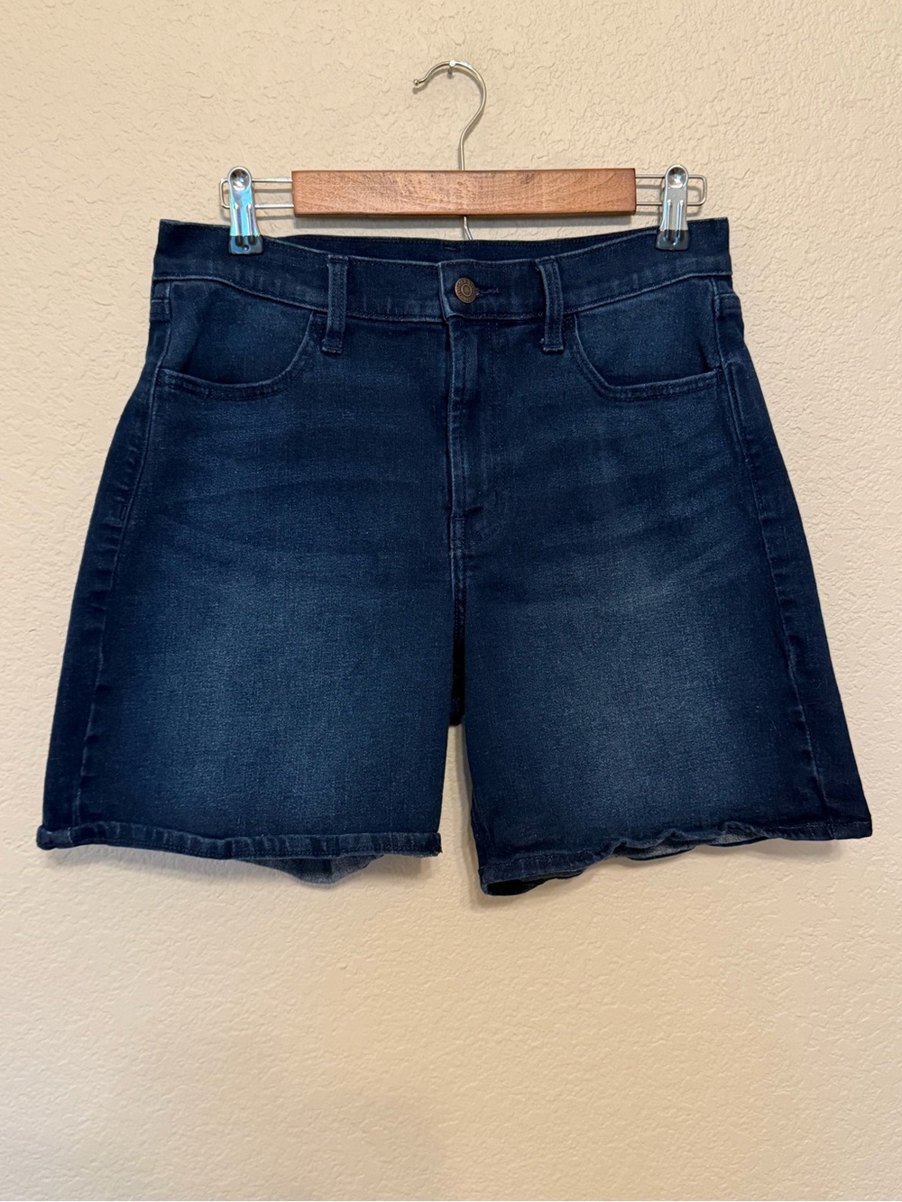 Old Navy High-Rise Wow Dark Blue Denim Women's Shorts Size 8 with 7 in. inseam